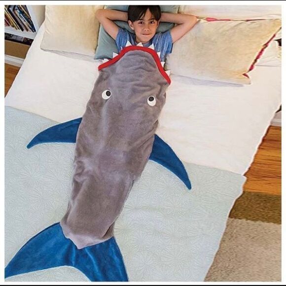 Shark tale blanket - Picture 4 of 8